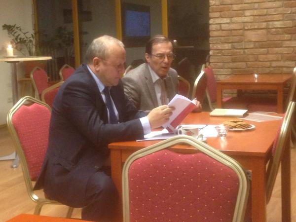 S poslancami o referende