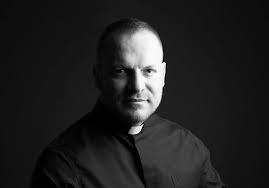 Nádherný večer s kňazom - umelcom