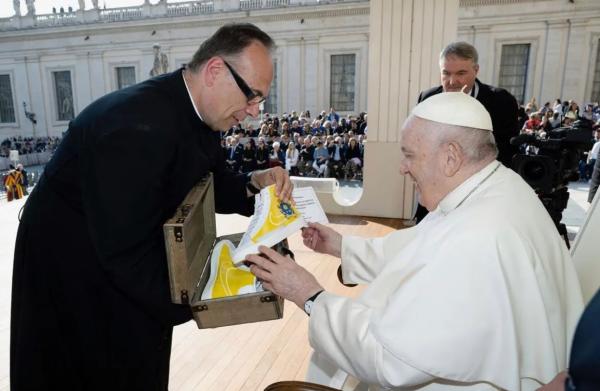  Vybrala som si vás, deti moje, aby ste boli svedkami nových generácií.