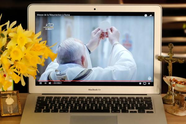 Modlite sa za Vašich drahých zosnulých; lebo oni sa modlia za Vás; avšak, nemôžu sa modliť za seba samých, a čakajú na Vaše modlitby!